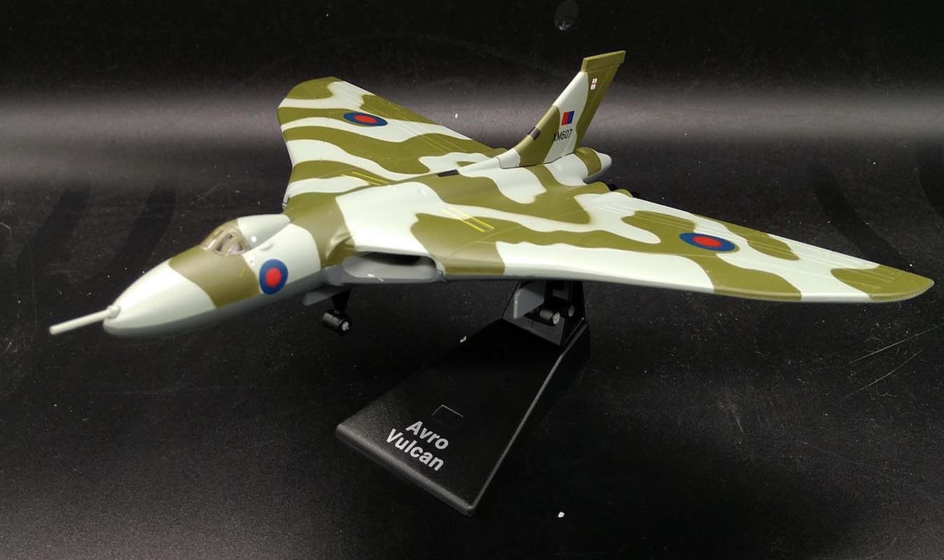 UK Royal Air Force Avro Vulcan bomber aircraft 1/144 diecast plane