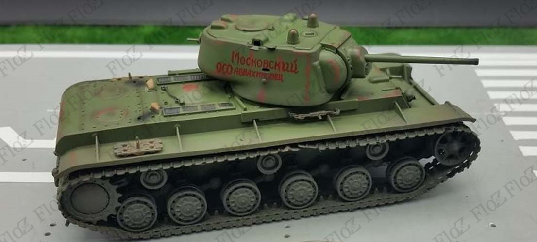 WWII Russian KV-1 heavy tank Eastern Front 1942 1//72 plastic finished Easy model
