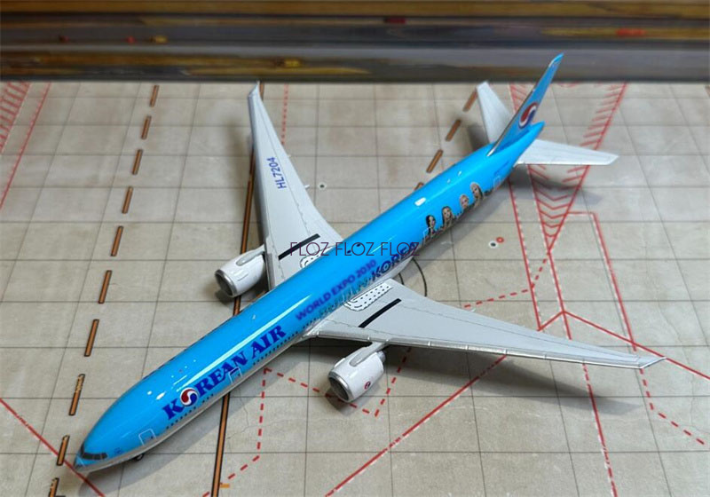www.JetCollector.com: Juneyao Airlines B787-9 Flower Livery