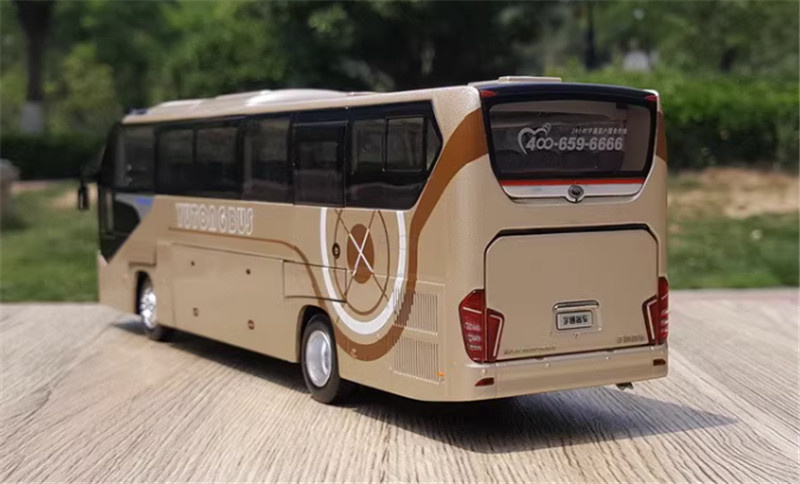 for Yutong ZK6128HQB Highway BUS 1/42 Truck Pre-built Model
